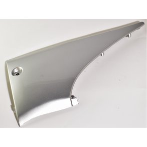SIDEPANEL TREKANT UNDER FODPLADE VENSTRE SLV/SONIC SILVER METALLIC